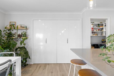 Photo of property in 6 Atlantic Drive, Fitzherbert, Palmerston North, 4410