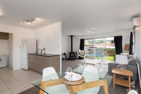 Photo of property in 43 Blueberry Grove, Timberlea, Upper Hutt, 5018