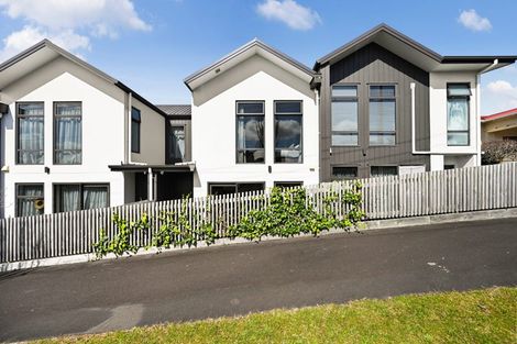 Photo of property in 2/25 Thackeray Street, Hamilton Lake, Hamilton, 3204