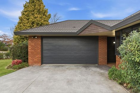 Photo of property in 12 Hatfield Place, Avonhead, Christchurch, 8042