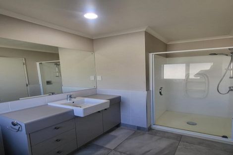 Photo of property in 11 Lorenzo Way, Flat Bush, Auckland, 2016