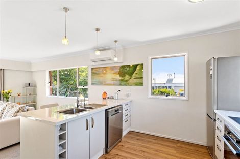 Photo of property in 2/4 Evelyn Place, Hillcrest, Auckland, 0627