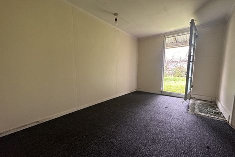 Photo of property in 13 Yeovil Road, Te Atatu Peninsula, Auckland, 0610