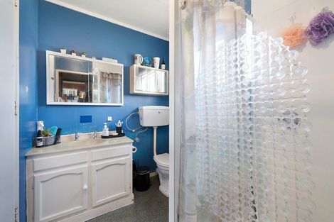 Photo of property in 3 Hillary Heights Avenue, Glendene, Auckland, 0602