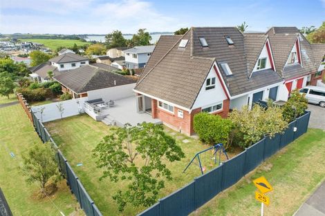 Photo of property in 2/3 County Road, Torbay, Auckland, 0630