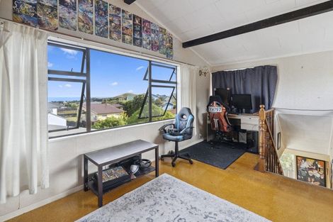 Photo of property in 114 Gloaming Hill, Titahi Bay, Porirua, 5022