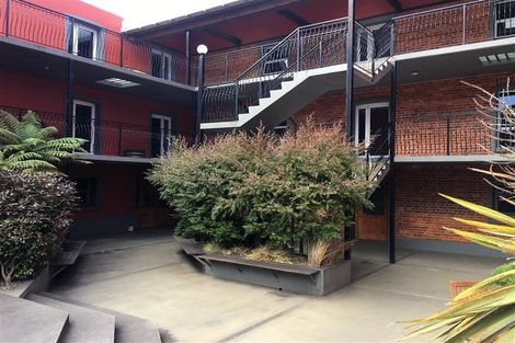 Photo of property in 1/2 Manor Place, Dunedin Central, Dunedin, 9016