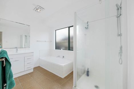 Photo of property in 10 Gransna Lane, East Tamaki, Auckland, 2013