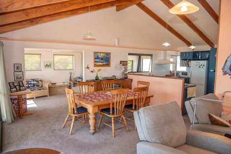 Photo of property in 39 Seaview Road, Cable Bay, 0420