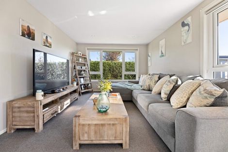 Photo of property in 21 La Perouse Place, Northcote, Christchurch, 8052