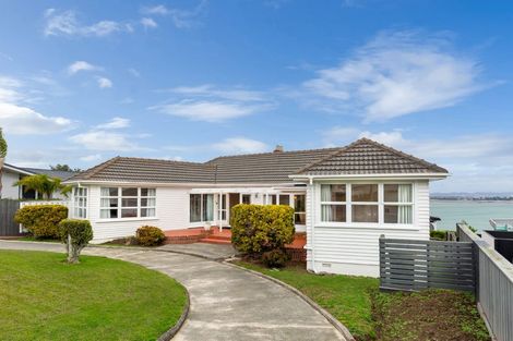 Photo of property in 1/26 Tizard Road, Birkenhead, Auckland, 0626