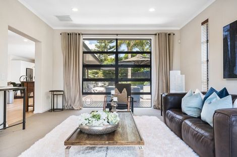 Photo of property in 105 Pine Harbour Parade, Beachlands, Auckland, 2018