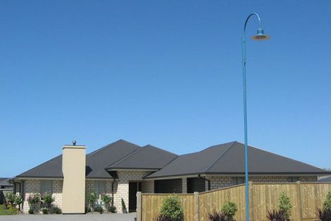 Photo of property in 4 Willowview Drive, Redwood, Christchurch, 8051