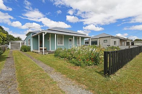 Photo of property in 33 Tayler Street, Eltham, 4322