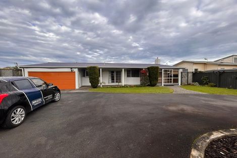 Photo of property in 121 Karaka Street, Castlecliff, Whanganui, 4501