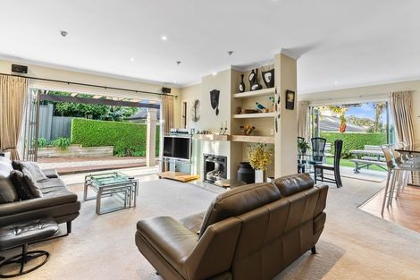 Photo of property in 205a Hurstmere Road, Takapuna, Auckland, 0622