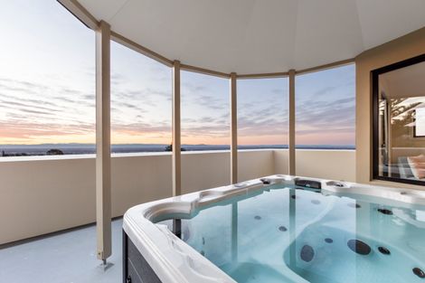 Photo of property in 30 Takahe Drive, Cashmere, Christchurch, 8022