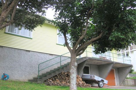 Photo of property in 2 Kiwi Place, Tawa, Wellington, 5028