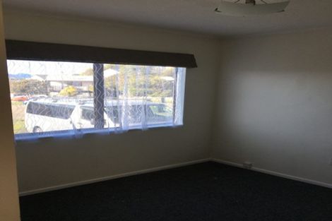 Photo of property in 28 Fernhaven Grove, Newlands, Wellington, 6037