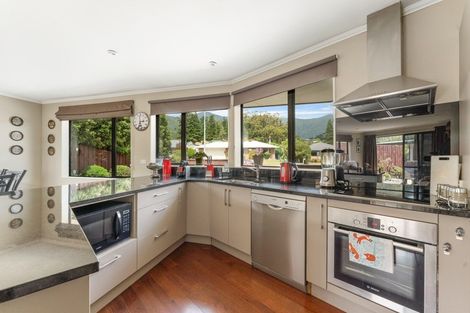 Photo of property in 19 Admiralty Place, Waikawa, Picton, 7220