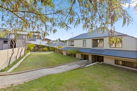 Photo of property in 30 Takahe Drive, Cashmere, Christchurch, 8022