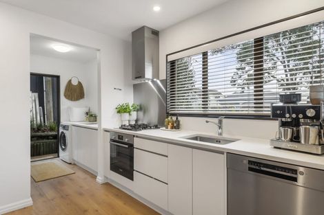 Photo of property in 1/92 Victoria Road, Devonport, Auckland, 0624