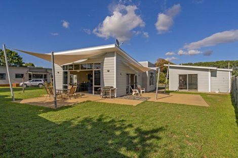 Photo of property in 15 Pacific Place, Whitianga, 3510