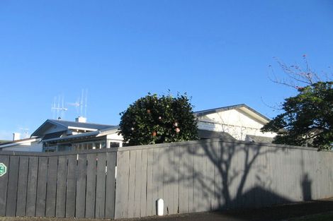 Photo of property in 1 Mahoe Avenue, Takaro, Palmerston North, 4410