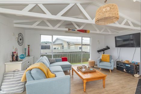 Photo of property in 12 Rangitane Street, Himatangi Beach, Foxton, 4891