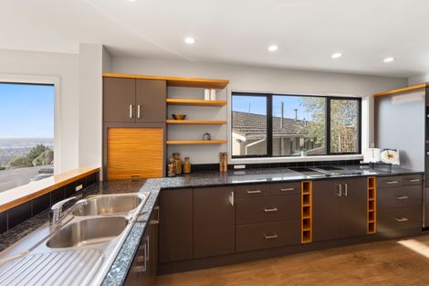 Photo of property in 30 Takahe Drive, Cashmere, Christchurch, 8022