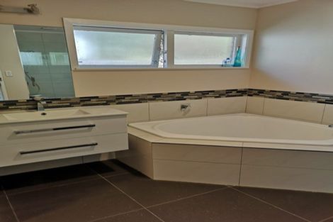 Photo of property in 23 Glenmore Road, Sunnyhills, Auckland, 2010