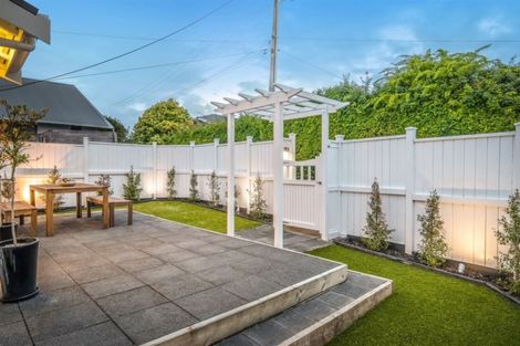 Photo of property in 2/221 Onewa Road, Birkenhead, Auckland, 0626