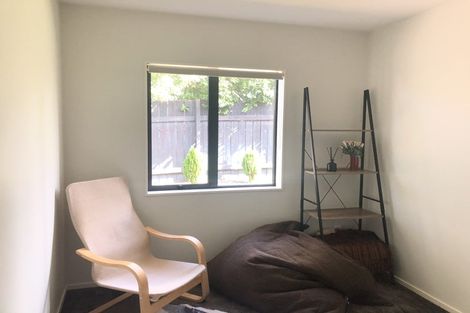 Photo of property in 8a Blythe Place, Glendene, Auckland, 0602