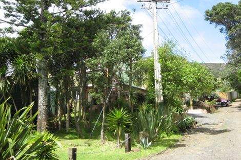 Photo of property in 30 Beach Valley Road, Piha, 0772