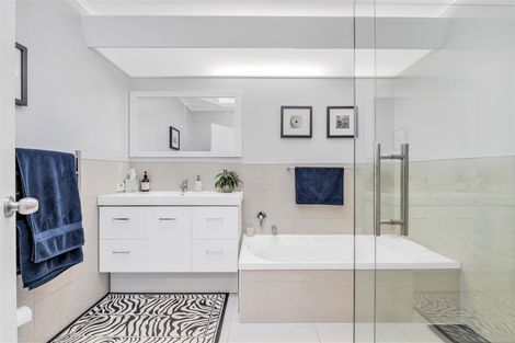 Photo of property in 9 Serrita Avenue, Sunnyhills, Auckland, 2010