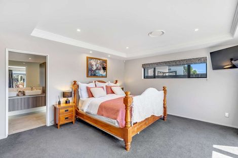 Photo of property in 27 Foresters Crescent, Parklands, Christchurch, 8083