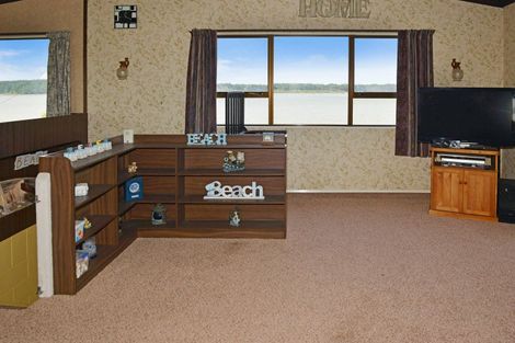 Photo of property in 3 Hartley Street, Foxton Beach, Foxton, 4815