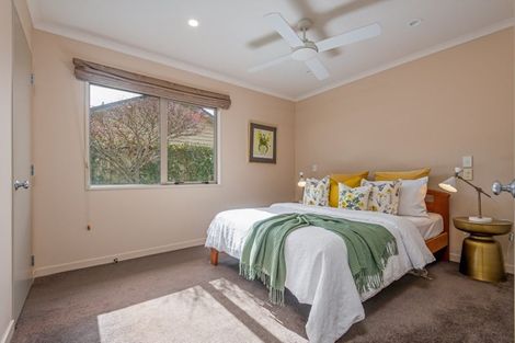 Photo of property in 12 Cloake Way, Palmerston North, 4414