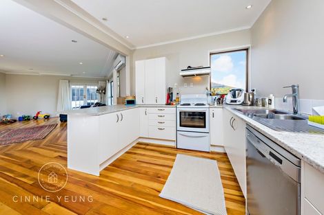 Photo of property in 33 Devon Road, Bucklands Beach, Auckland, 2012