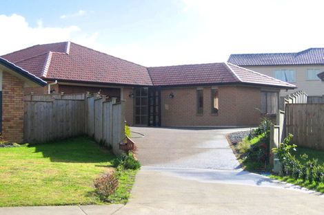 Photo of property in 13 Walter Haddrell Crescent, Flat Bush, Auckland, 2016