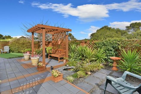 Photo of property in 10 Adair Place, Weymouth, Auckland, 2103