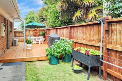 Photo of property in 1/3 Papatahi Place, Henderson, Auckland, 0610