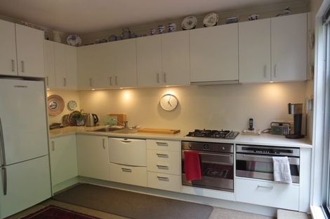 Photo of property in 72 Oriental Parade, Oriental Bay, Wellington, 6011