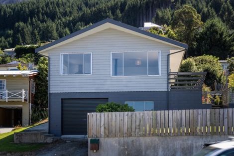 Photo of property in 22 Wynyard Crescent, Fernhill, Queenstown, 9300