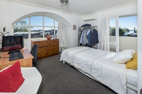 Photo of property in 2 Pleasant Place, Mellons Bay, Auckland, 2014