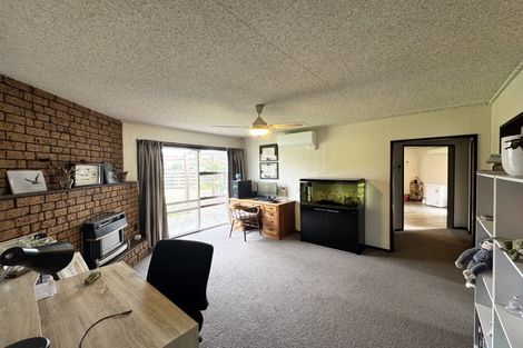 Photo of property in 56 Kentucky Way, Awapuni, Palmerston North, 4412