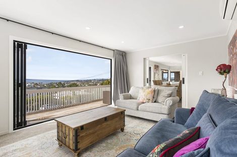 Photo of property in 2/33 Parr Terrace, Castor Bay, Auckland, 0620