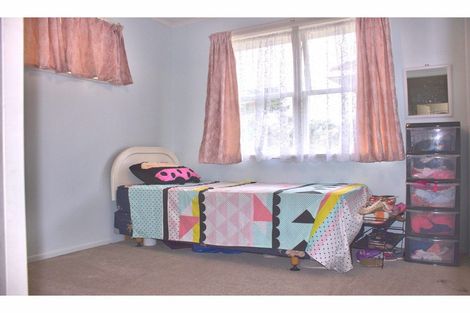 Photo of property in 23 Laura Street, Kelston, Auckland, 0602