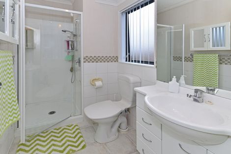 Photo of property in 10 Adair Place, Weymouth, Auckland, 2103