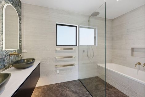 Photo of property in 64 Robbies Road, Shelly Park, Auckland, 2014